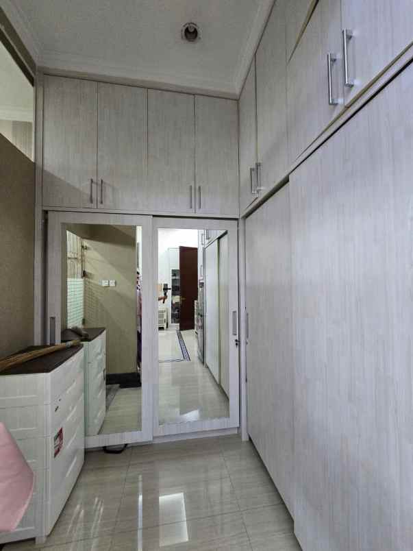 dijual rumah secondary full furnished dalam komplek
