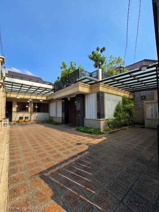 dijual rumah secondary full furnished dalam komplek