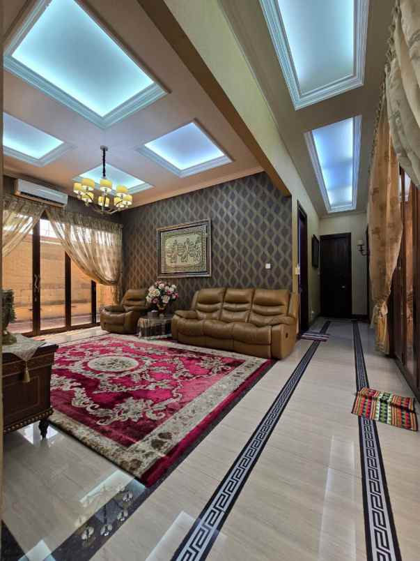 dijual rumah secondary full furnished dalam komplek
