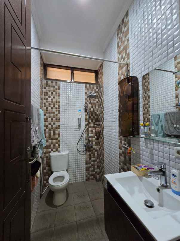 dijual rumah secondary full furnished dalam komplek