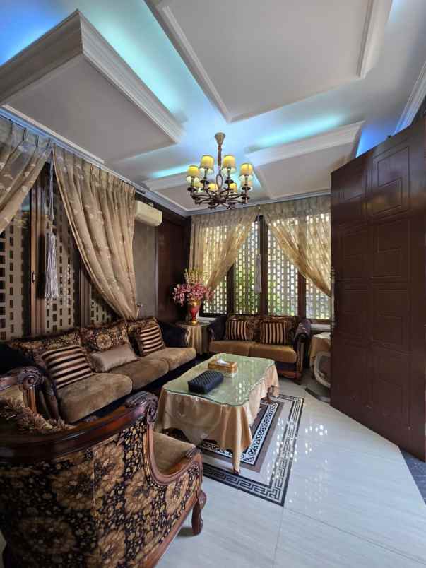 dijual rumah secondary full furnished dalam komplek