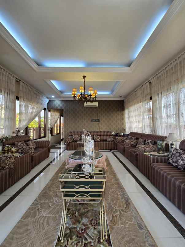 dijual rumah secondary full furnished dalam komplek
