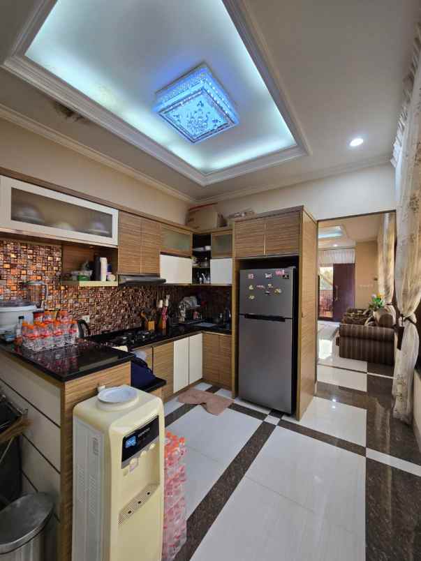 dijual rumah secondary full furnished dalam komplek