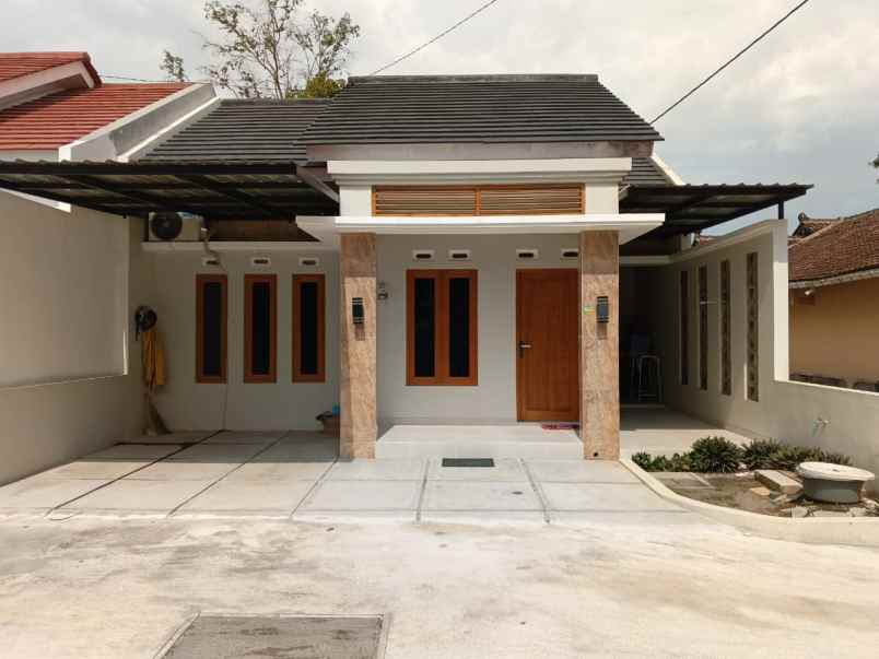 dijual rumah selomartani