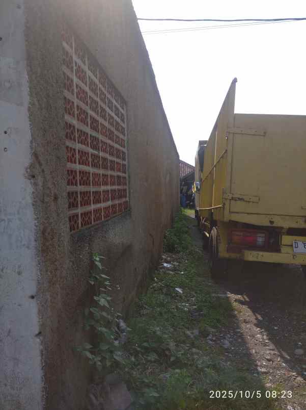 dijual rumah semi usaha lokasi strategis depan pabrik