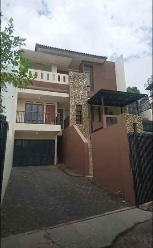 dijual rumah setiabudi regency