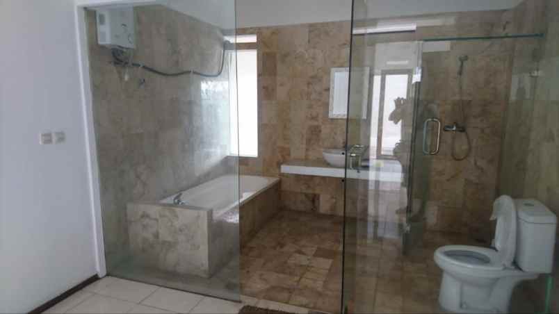 dijual rumah setiabudi regency