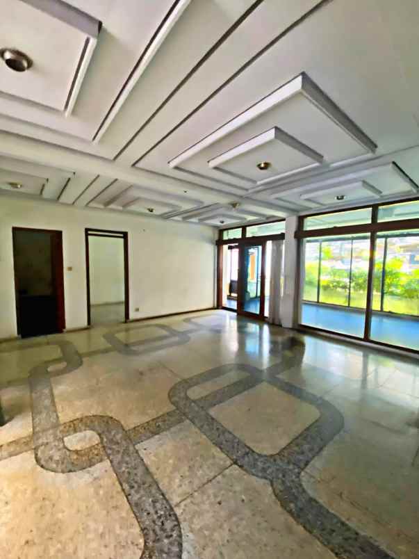 dijual rumah setrasari sukasari