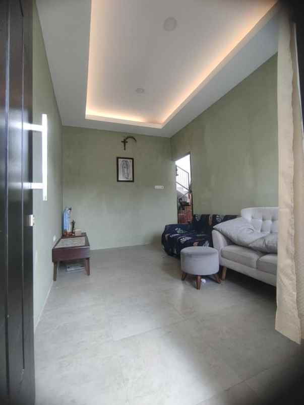 dijual rumah siap huni 2 lantai di blimbing