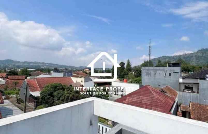 dijual rumah siap huni 3 lantai di lembang