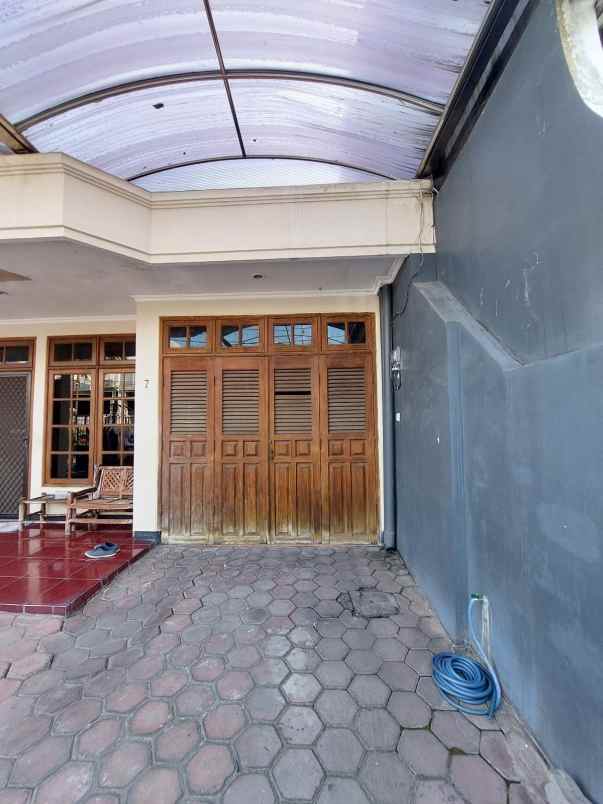 dijual rumah simpang darmo permai