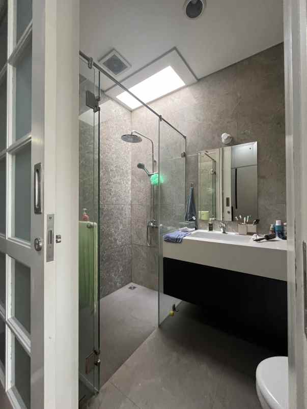 dijual rumah sutera winona