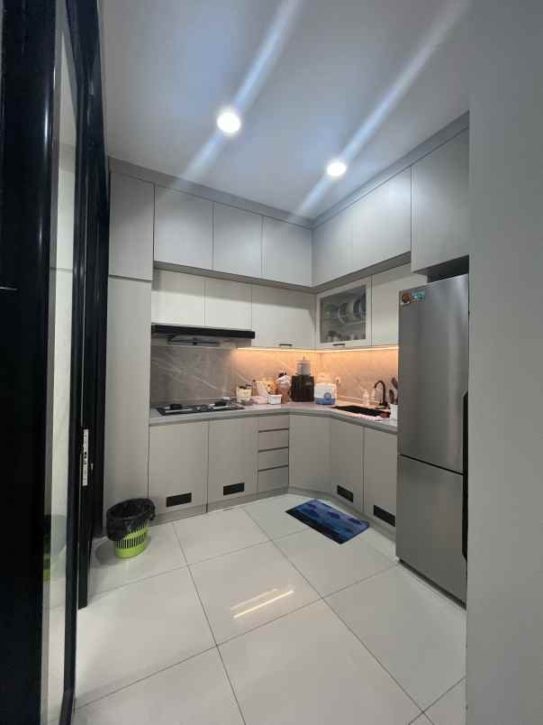 dijual rumah sutera winona