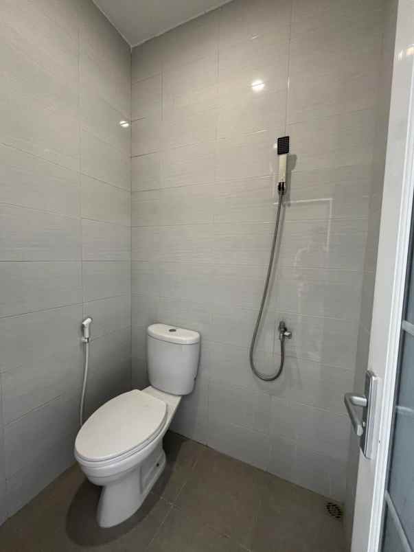 dijual rumah taman jivva kemlaten