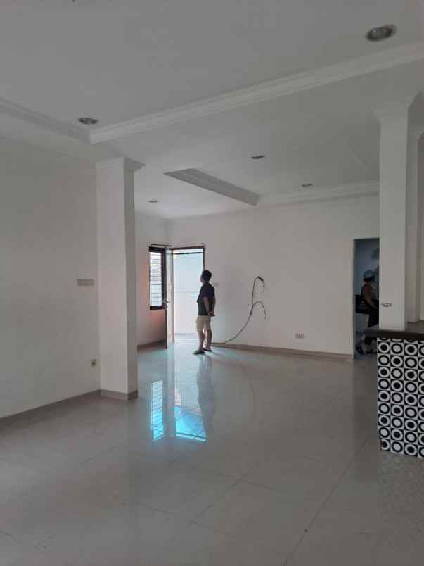 dijual rumah taman malaka pondok kelapa