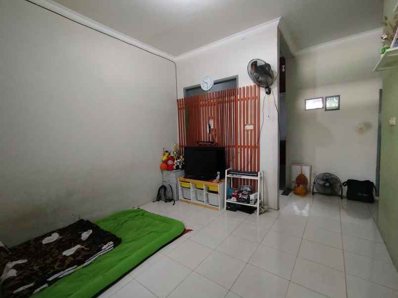 dijual rumah taman serua blok j1 no 19