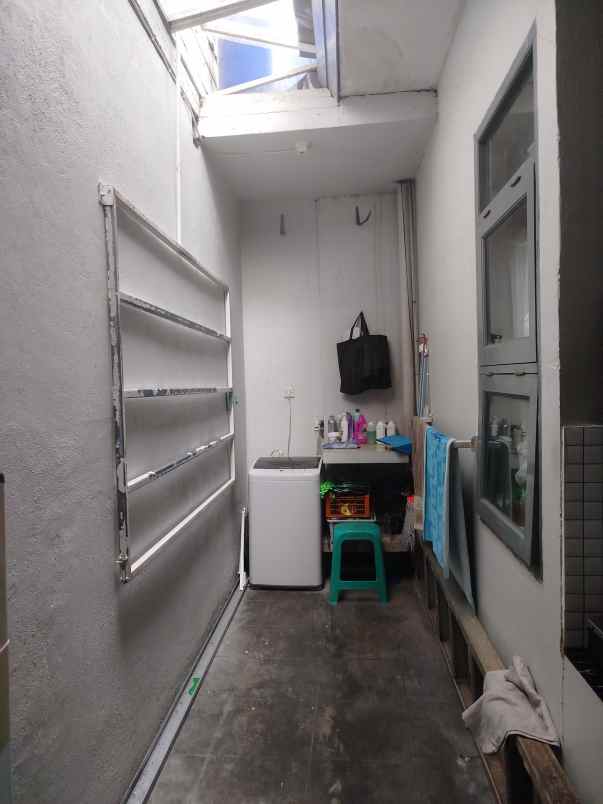 dijual rumah taman serua blok j1 no 19