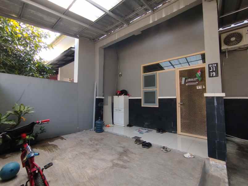 dijual rumah taman serua blok j1 no 19