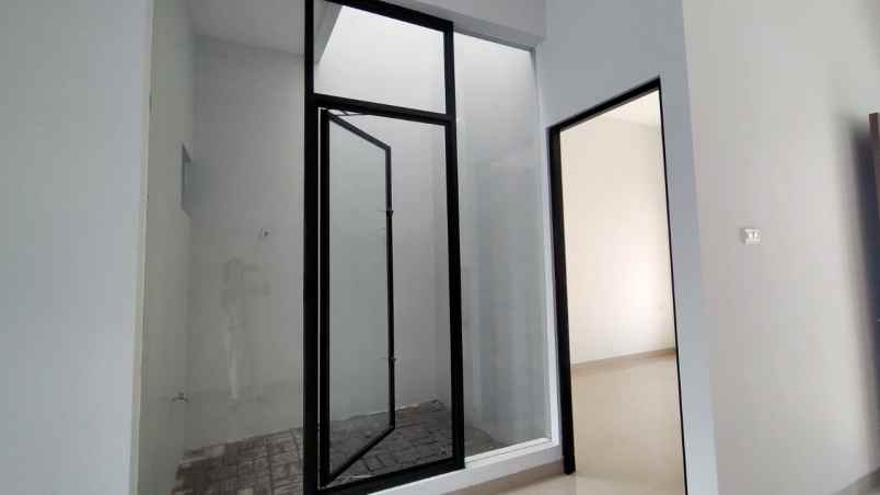 dijual rumah tambaksari