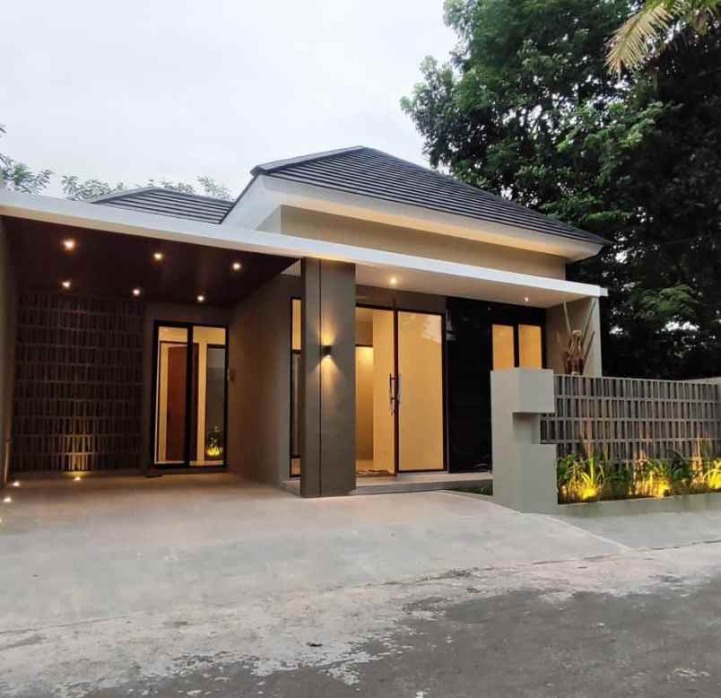 dijual rumah timur kampus uii