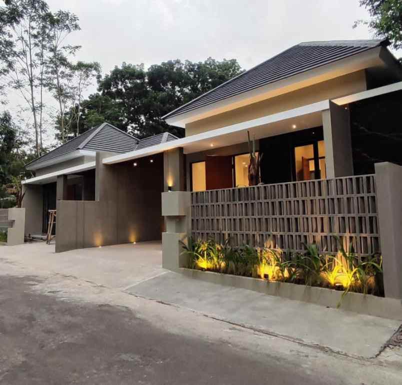 dijual rumah timur kampus uii