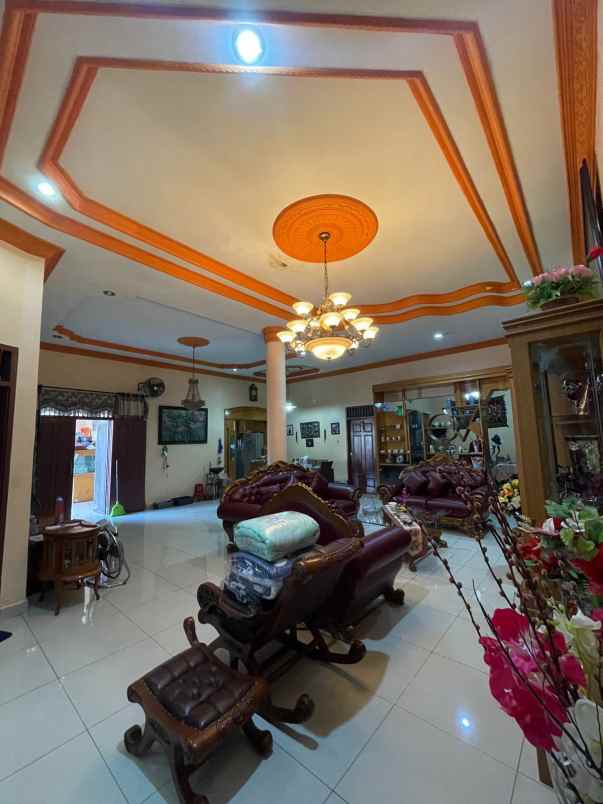 dijual rumah tinggal 2 lantai jl damar 1 medan timur