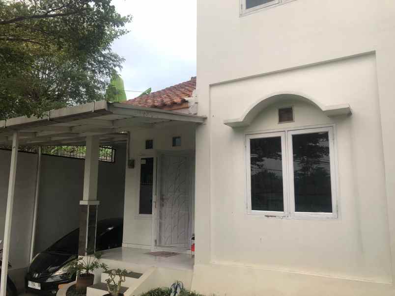 dijual rumah tingkat kondisi bagus di awiligar bandung