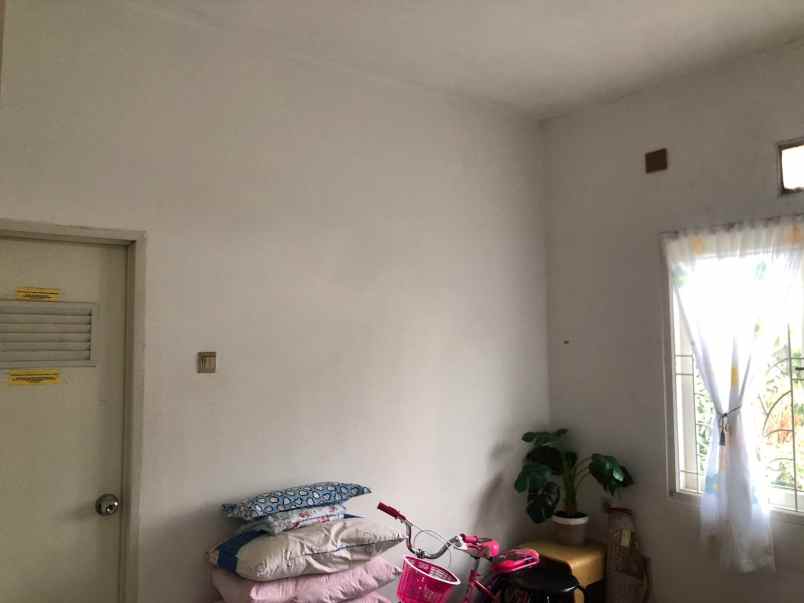 dijual rumah tingkat kondisi bagus di awiligar bandung