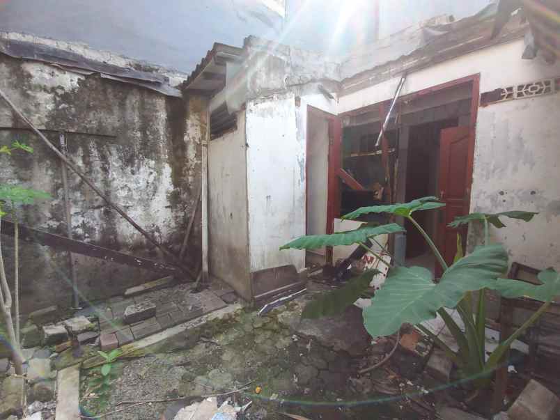 dijual rumah tytyan kencana