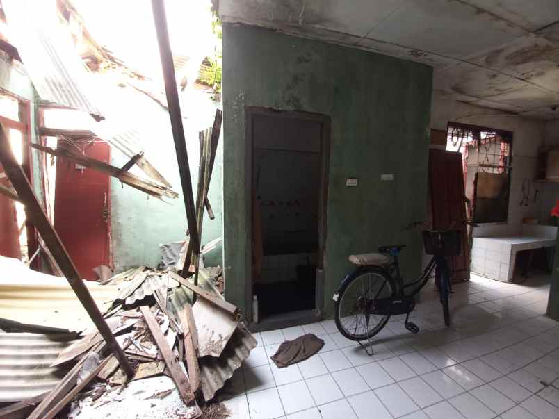 dijual rumah tytyan kencana