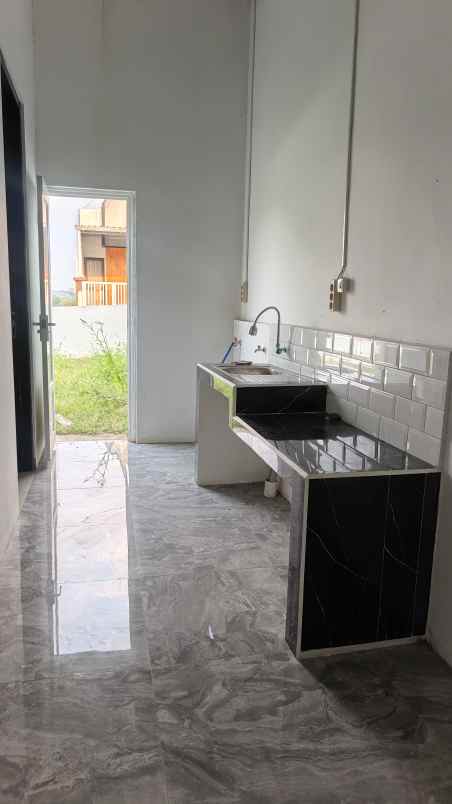 dijual rumah untung suropati
