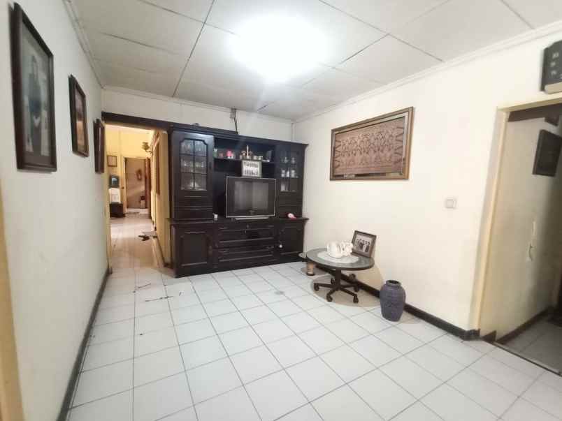 dijual rumah utan kayu raya jakarta timur