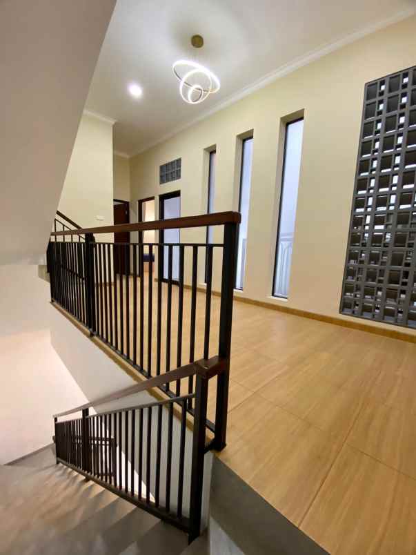 dijual rumah villa arrayan