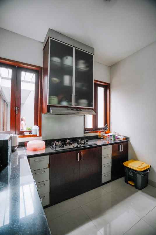 dijual rumah villa permata gading