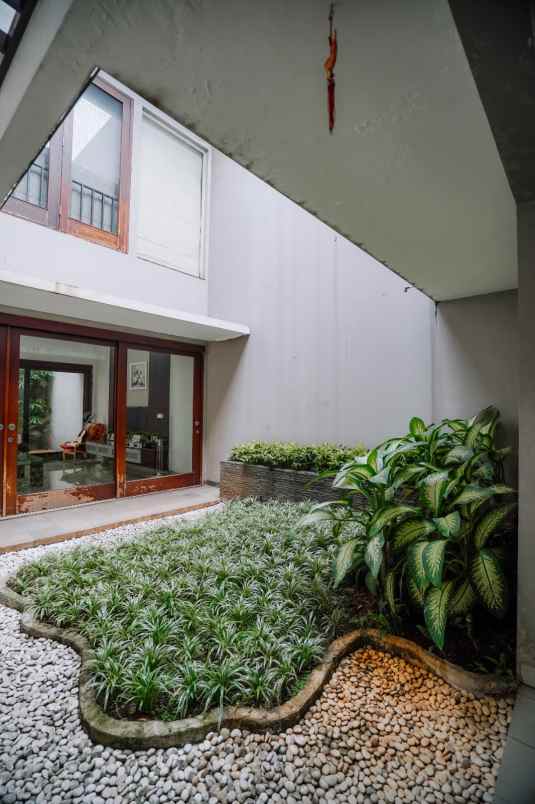 dijual rumah villa permata gading
