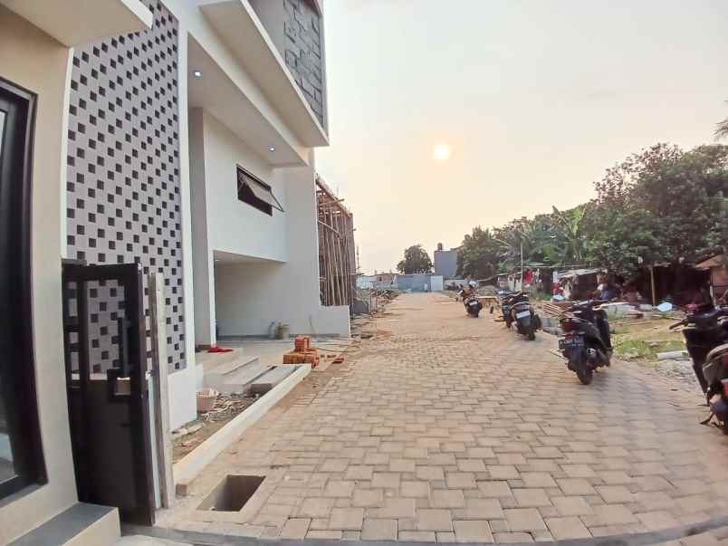 dijual rumah warung sila cipedak