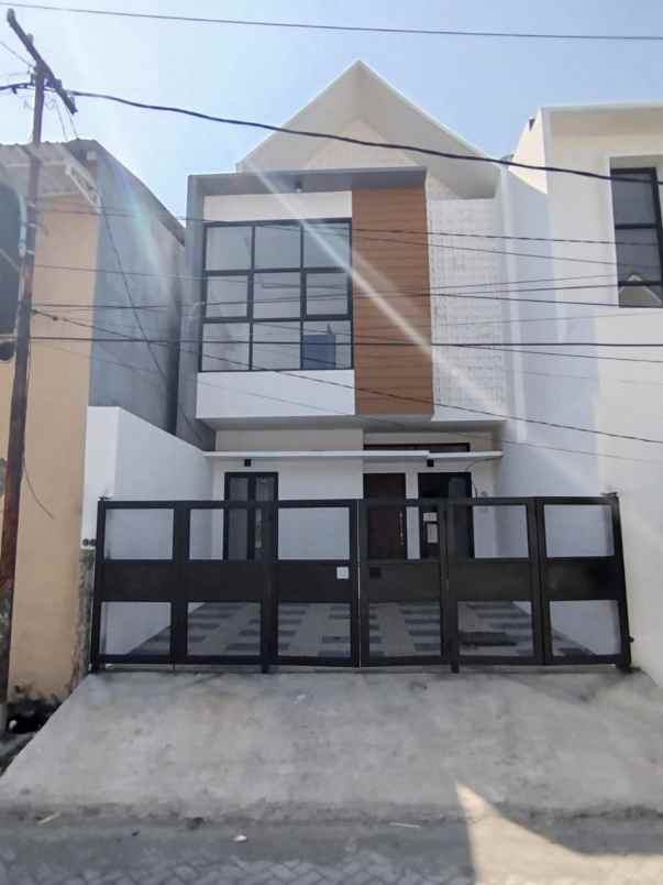 dijual rumah wonocolo