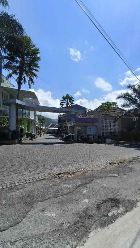 dijual villa jalan indragiri 2 kota