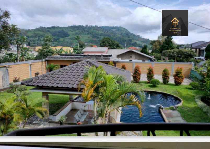 dijual villa jl lembang