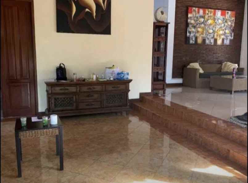 dijual villa jl raya senggigi senteluk