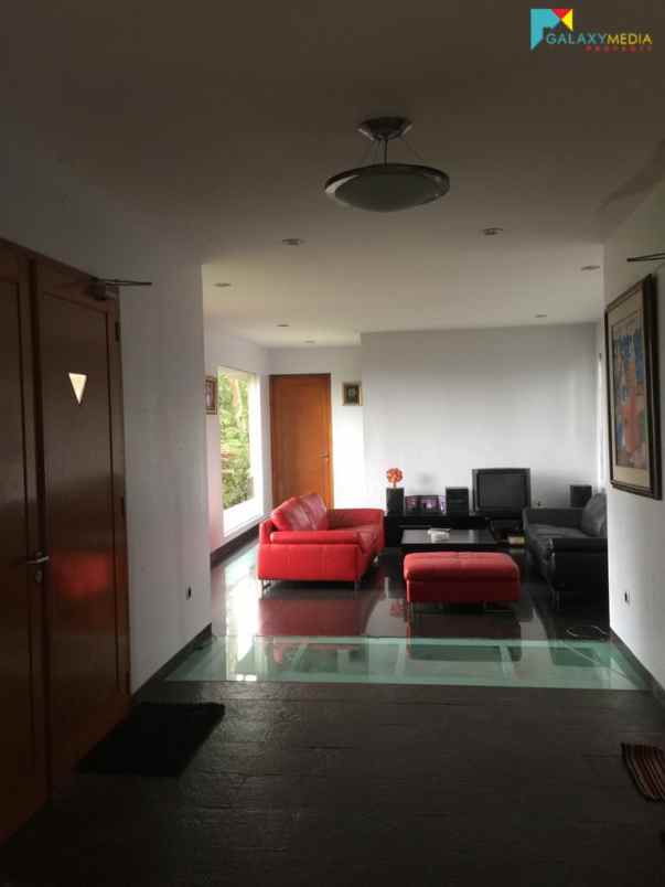 dijual villa mekarwangi lembang bandung