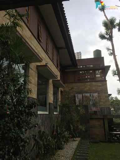 dijual villa mekarwangi lembang bandung