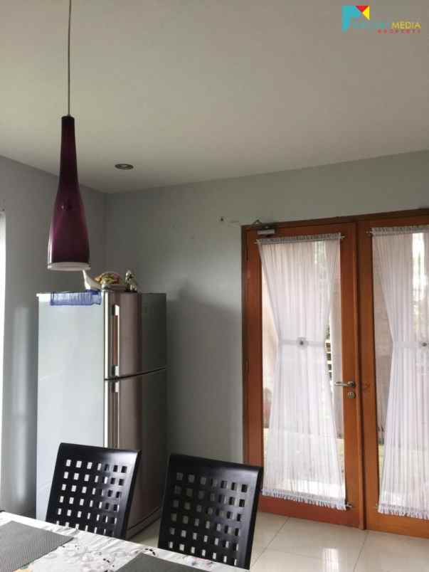 dijual villa mekarwangi lembang bandung