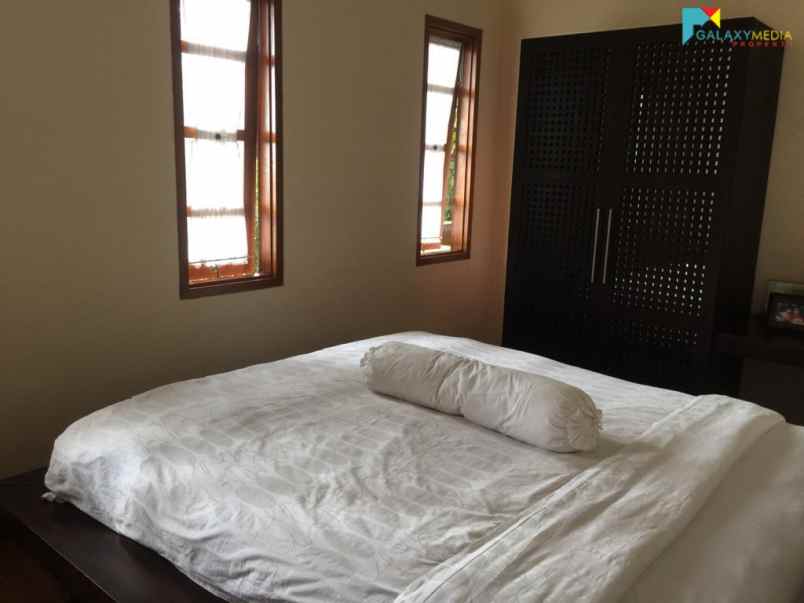 dijual villa mekarwangi lembang bandung