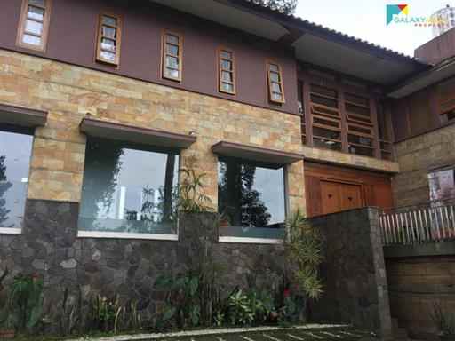 dijual villa mekarwangi lembang bandung