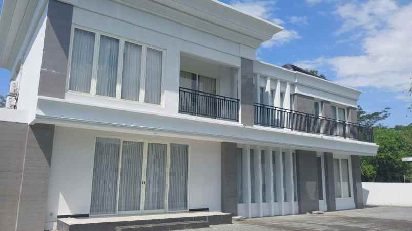 dijual villa taman dayu