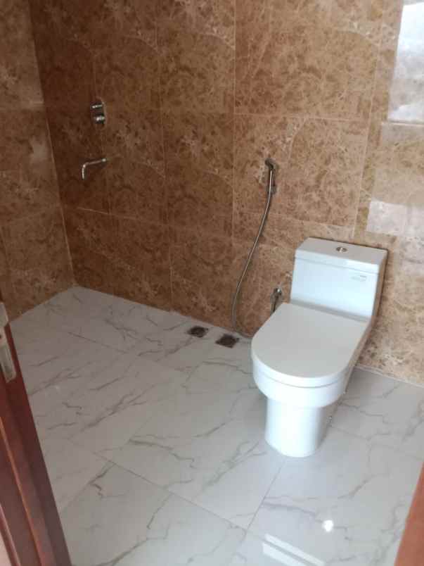 disewakan apartemen grand sungkono lagoon lantai 37