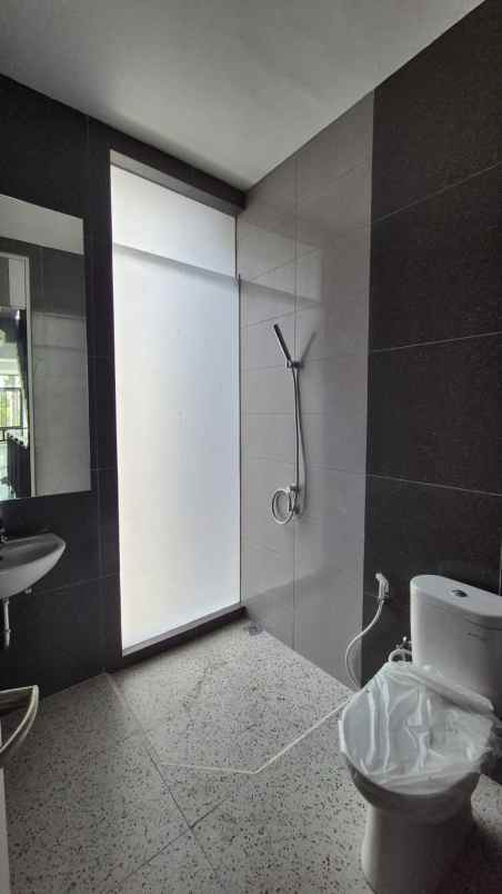 disewakan ruko beverly arcade di pakuwon city