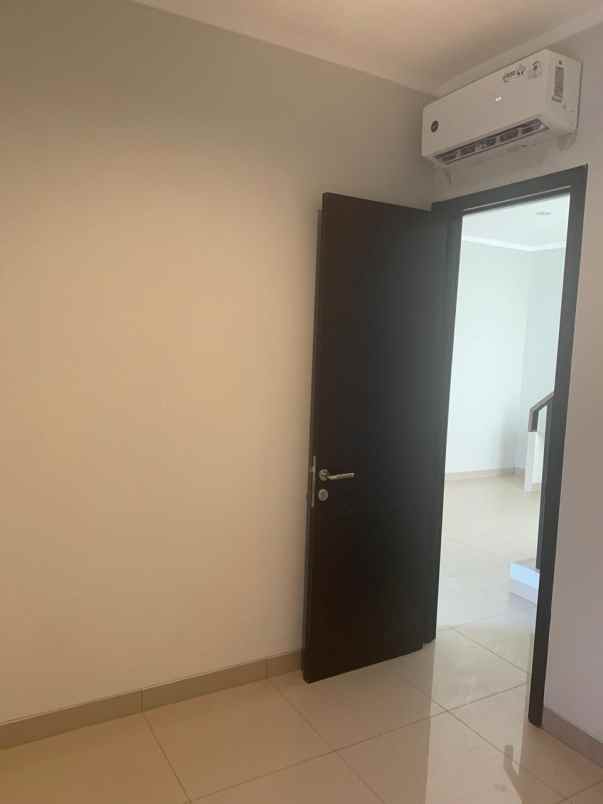 disewakan rumah cluster regia summarecon