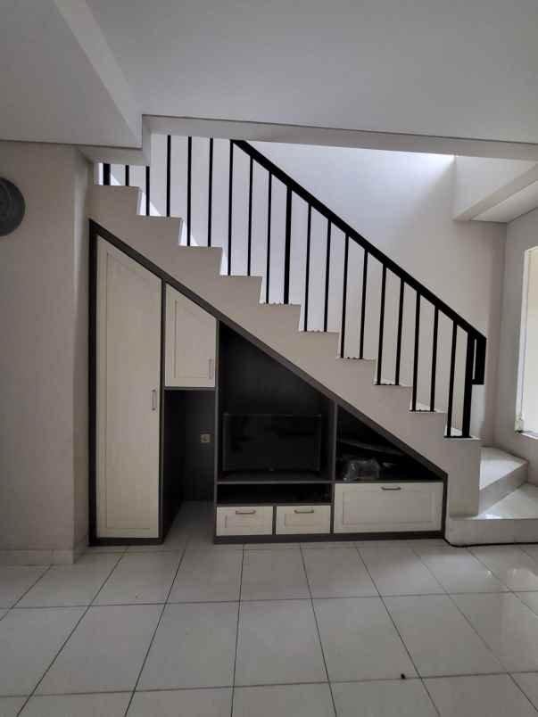 disewakan rumah jl alam tirta le freya